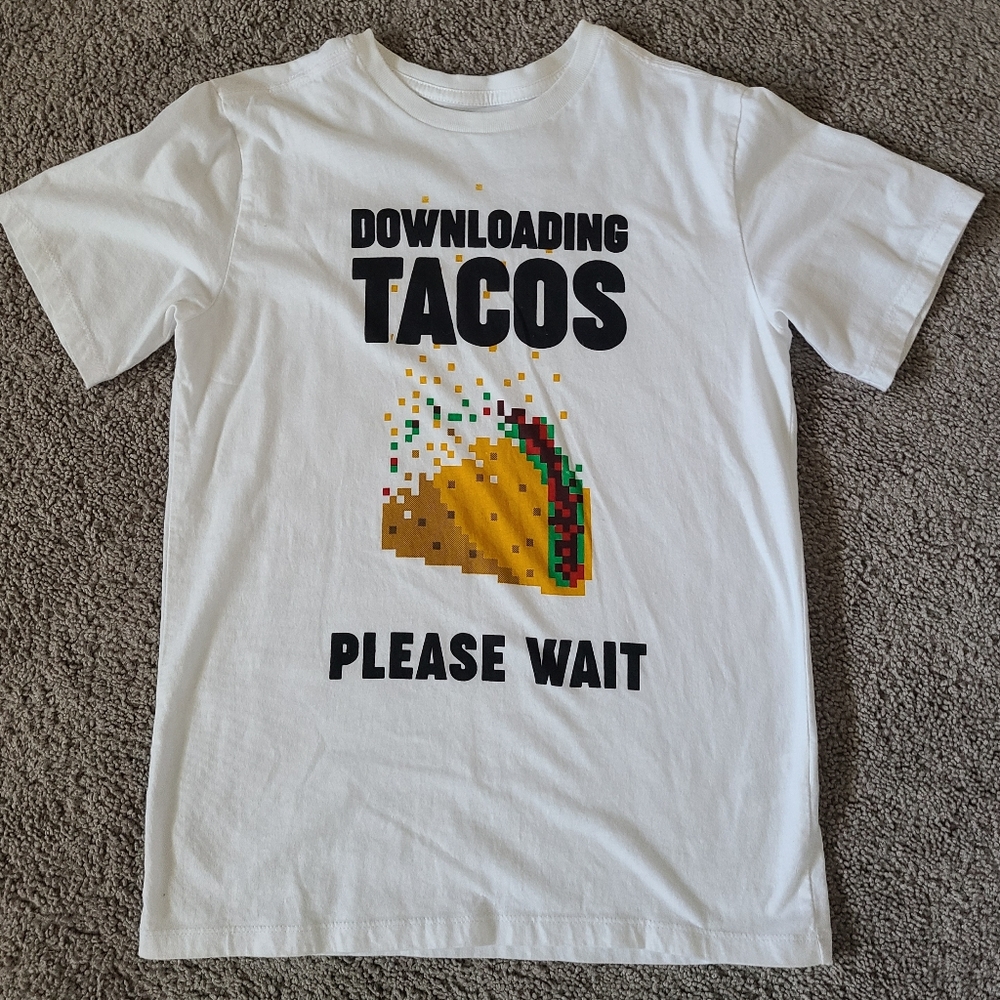 Boy's white 🌮 graphic Tshirt. LG 10/12